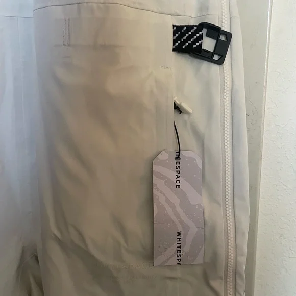 Women's White Ski & Snow Jacket Ski & Snow Jackets